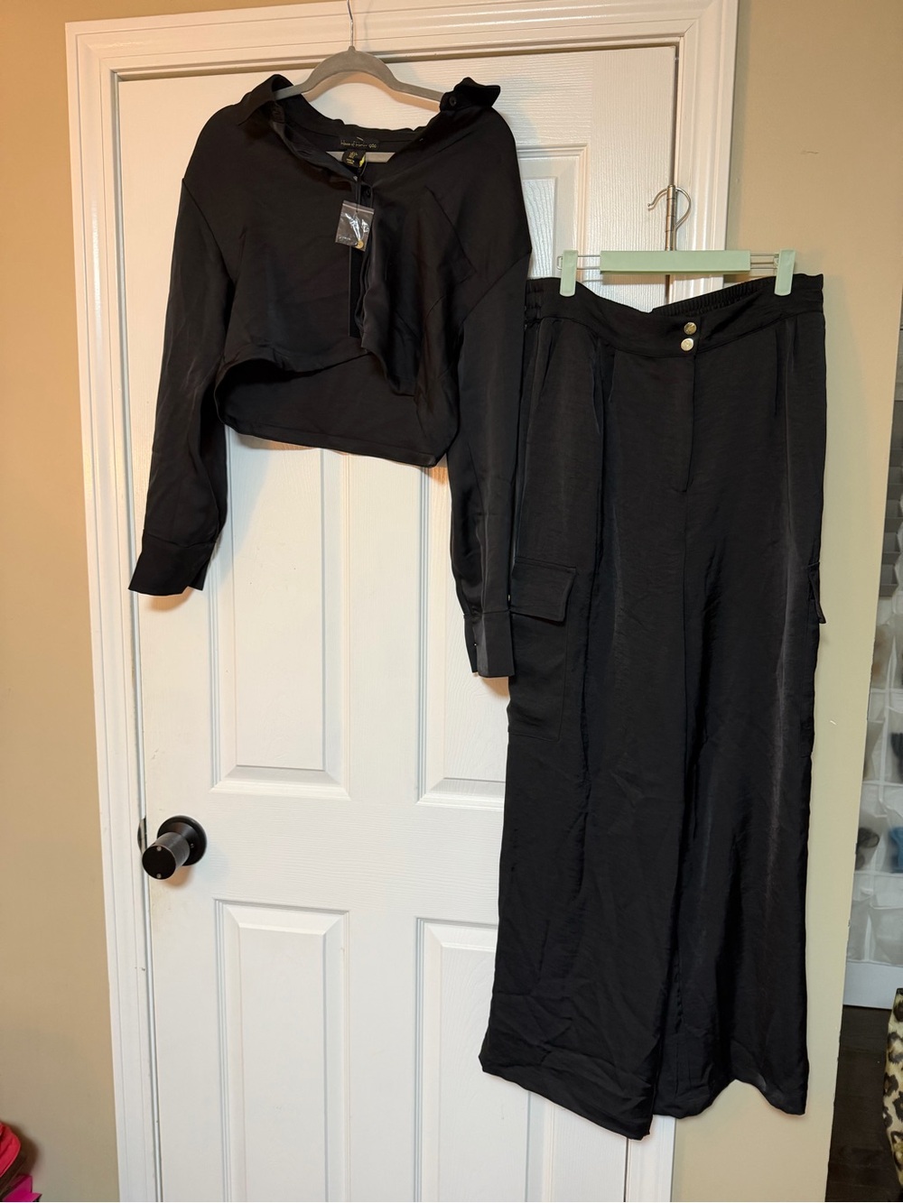 House of Harlow 1960 Black Wide-Leg Cargo Pants with Matching Cropped button up